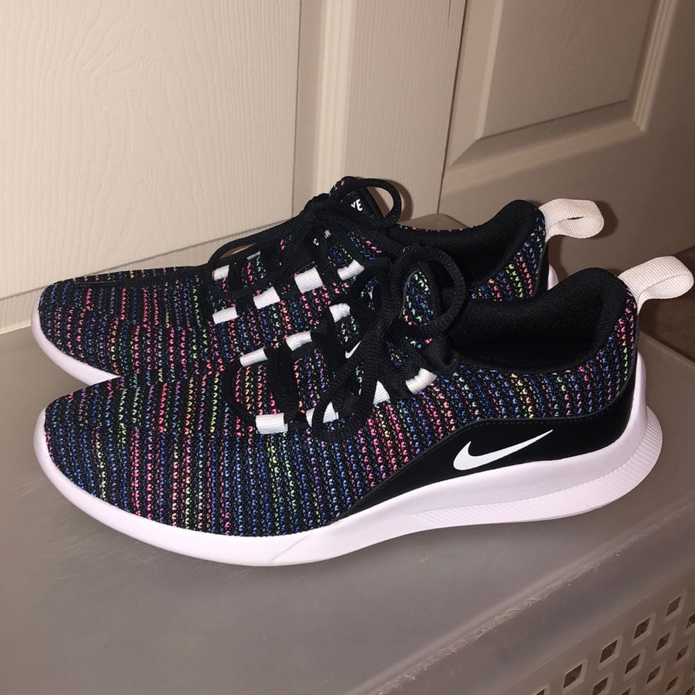 NWOT Nike Viale Tennis Shoes Sz 7